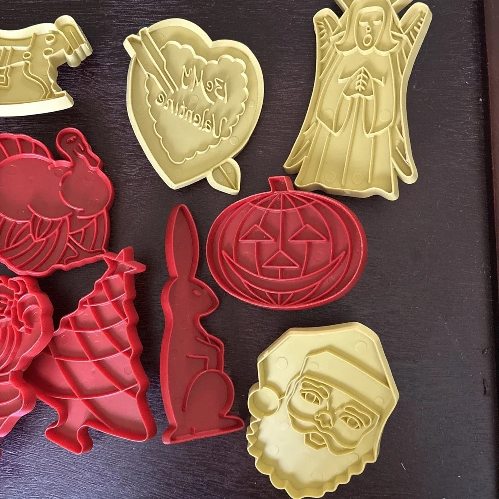 Lot of 13 Vintage HRM Red & Gold Stanley Plastic Cookie Cutters -Holiday Theme